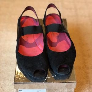 Pas De Rouge black flats!